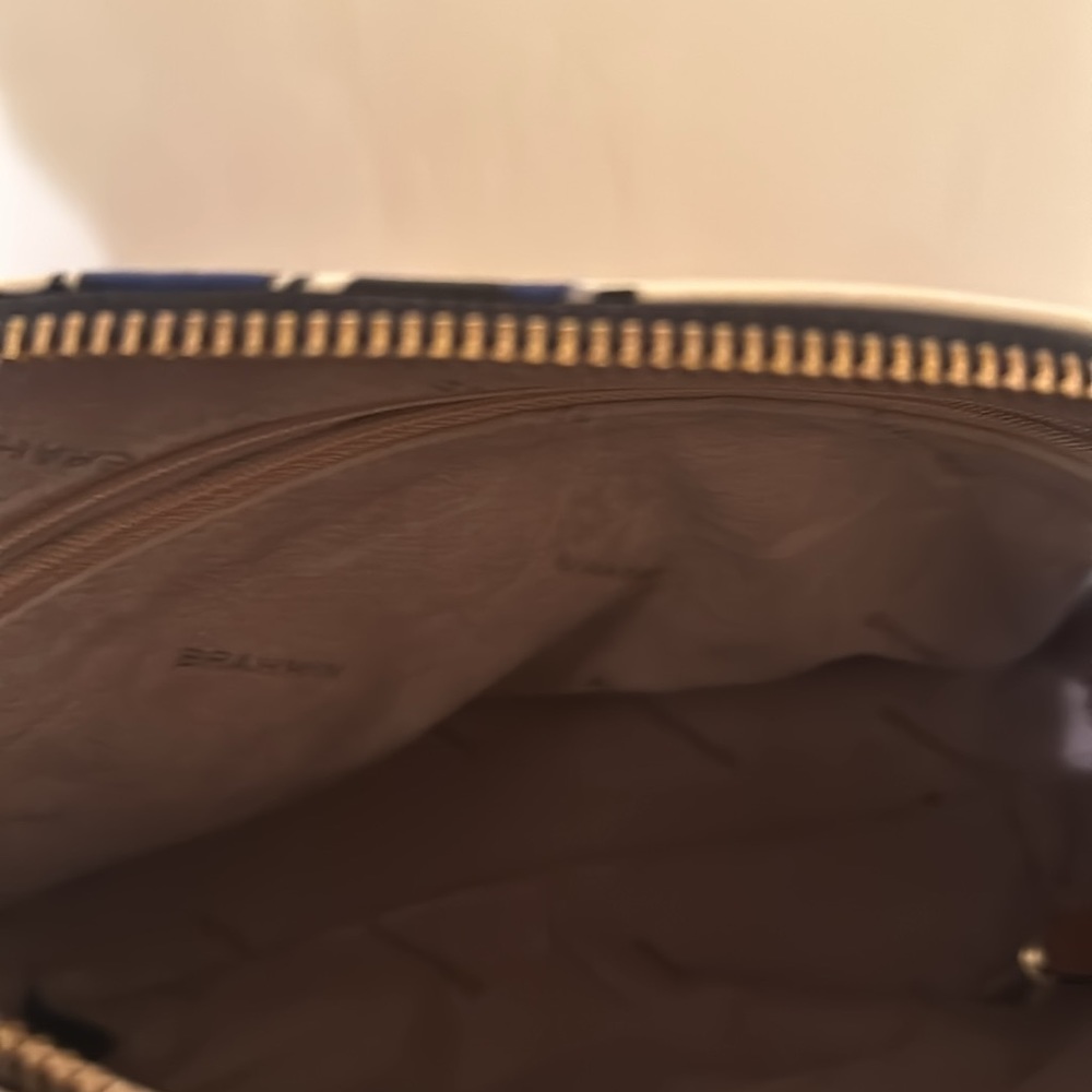 Handbag - Picture 5 of 9